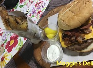 Una foto de Combo cheddar bacon onion