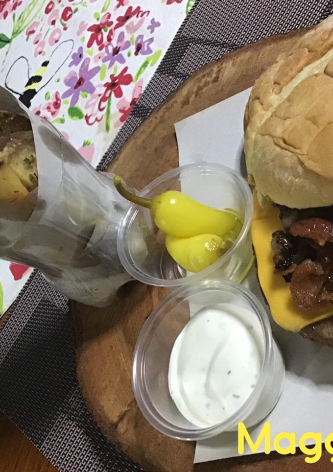 Una foto de Combo cheddar bacon onion
