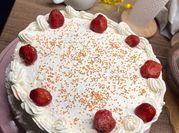 Kép erről: tejszín epertorta