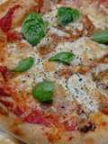 Vera pizza napolitana con restos
