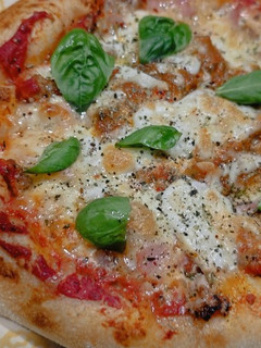 Una foto de Vera pizza napolitana con restos