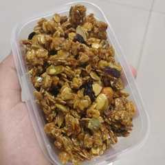 A picture of Granola homemade.