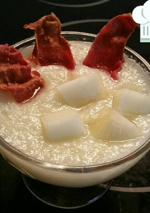 Foto principal de Mousse de melón con crujiente de jamón