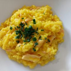 A picture of Risotto with fresh salmon fillet and saffron.