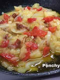 Una foto de Fritada de patatas variada al vino blanco