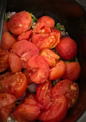 A picture of Spaghetti sauce for canning.