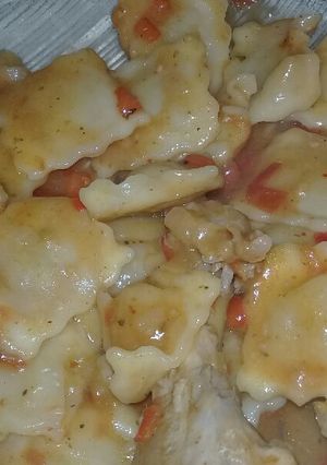 Una foto de Guiso de ravioles con pollo