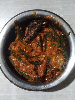 ભરેલા ભીંડા નું શાક (Bharela Bhinda Shak Recipe In Gujarati) રેસીપી મુખ્ય ફોટો