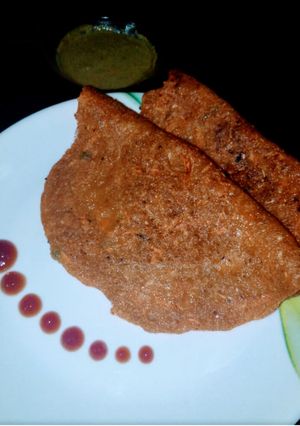 A picture of Masoor daal carrot cheela.