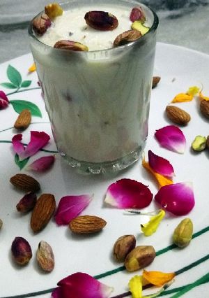 मिल्की ड्राई फ्रूट्स रबड़ी (Milky dry fruits rabri recipe in hindi) रेसिपी मुख्य फोटो