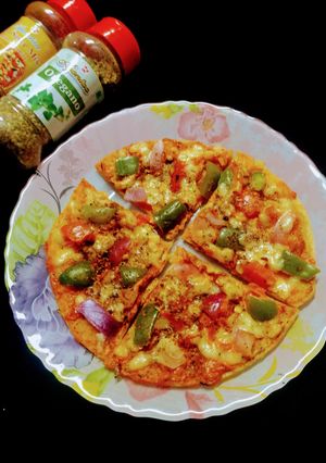 रोटी पिज़्ज़ा (roti pizza recipe in Hindi) रेसिपी मुख्य फोटो