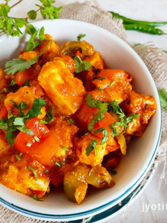 शिमला मिर्च पनीर (shimla mirch paneer recipe in Hindi) रेसिपी मुख्य फोटो