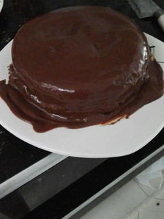 Una foto de Torta de chocolate con chocolate casero