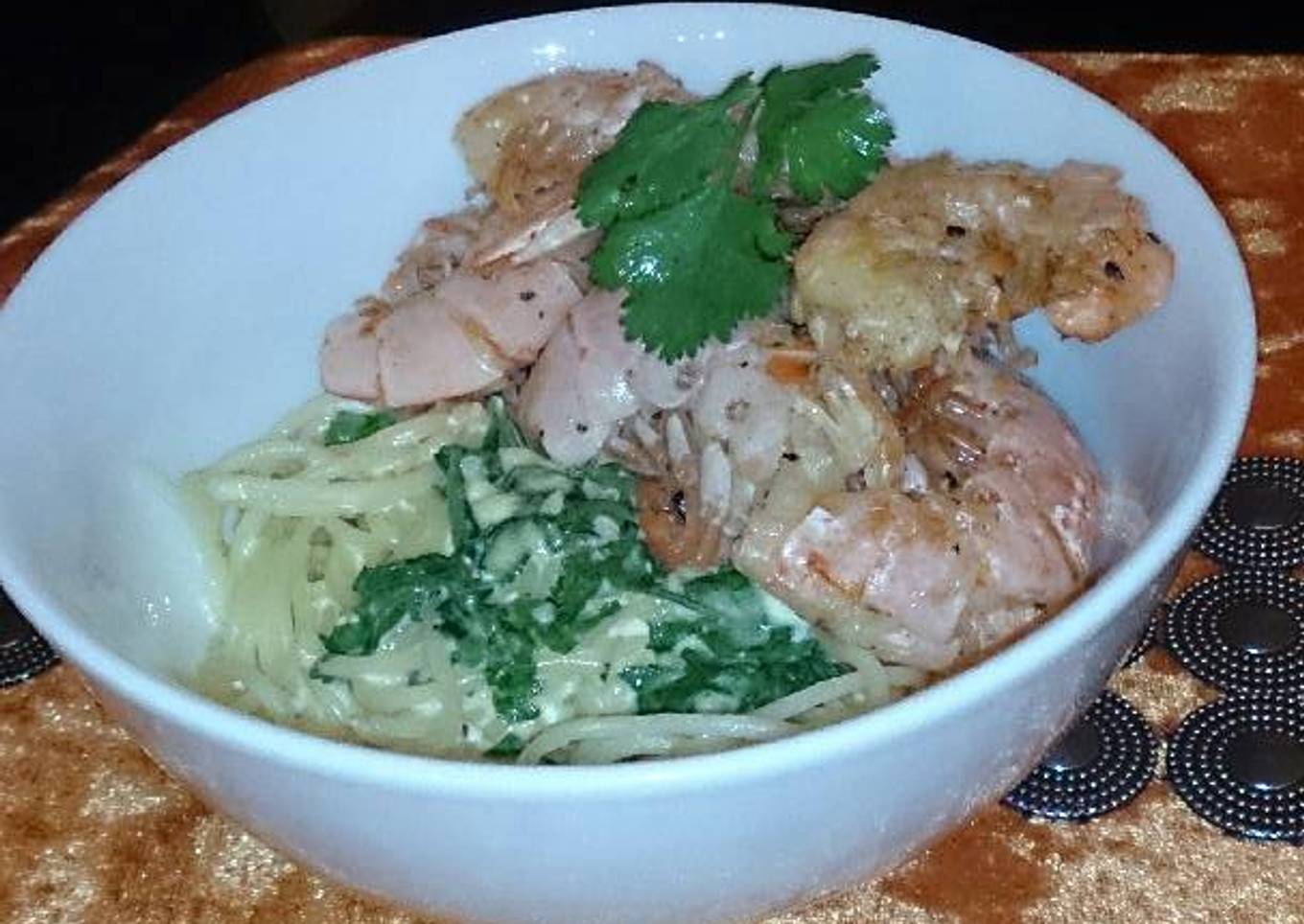 Sautéed prawns on a bed of creamy spaghetti 