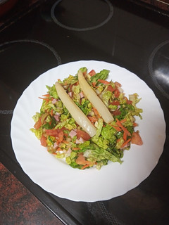 Una foto de Ensalada sencilla con jamón cocido y espárragos