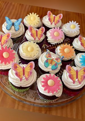Una foto de Primavera en cupcakes(bizcocho-chocolate, crema-vainilla)