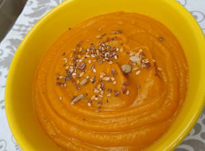 Una foto de Sopa crema de zapallo y curry