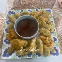 Lenger with tamarind sauce and garlic A picture of Lenger with tamarind sauce and garlic.