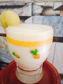 A picture of Apricot and banana shake.