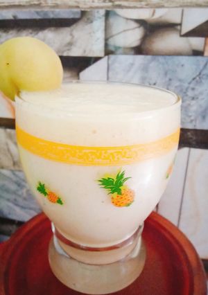 A picture of Apricot and banana shake.