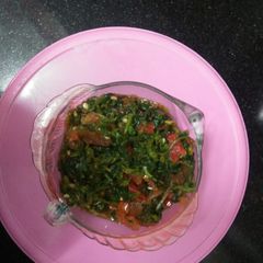 A picture of Green chutney.