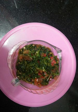 A picture of Green chutney.