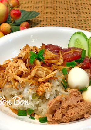 Hình của món Xôi Lạp Xưởng Gà Xé.