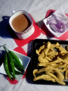 વણેલા ગાંઠિયા (Vanela Ganthiya Recipe In Gujarati) રેસીપી મુખ્ય ફોટો
