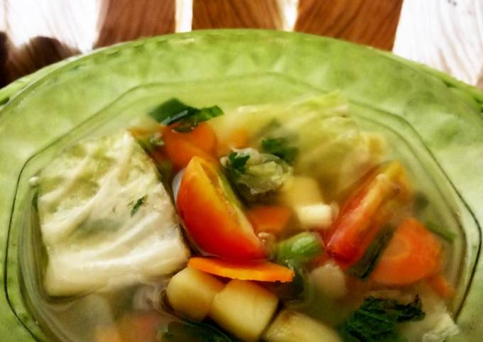 Standar Cara mudah bikin Sop sayur ples tomat dijamin menggugah selera