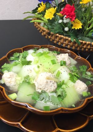 Hình của món Canh bí xanh nấu thịt gà viên.