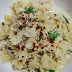 A picture of Chicken & Mushroom Pasta.
