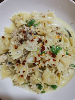 A picture of Chicken & Mushroom Pasta.