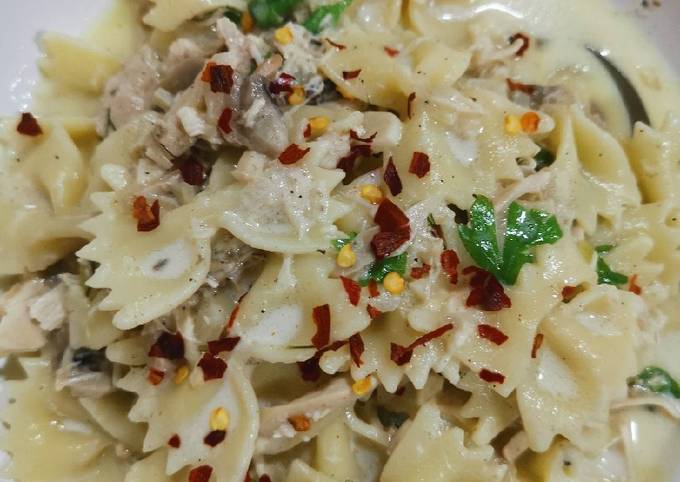 Recipe of Perfect Chicken &amp; Mushroom Pasta