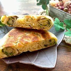 Onion Bread (How to make super easy thinnest dough no-rolling pin) A picture of Onion Bread (How to make super easy thinnest dough no-rolling pin).
