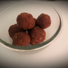 A picture of Ragi laddoo.