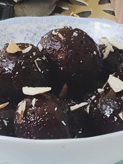 गुलाब जामुन (gulab jamun recipe in Hindi) रेसिपी मुख्य फोटो