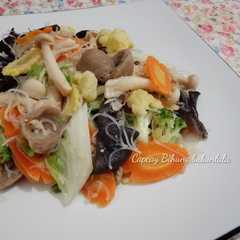 A picture of Capcay bihun.