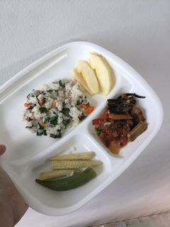 Hình của món Cơm rang cua rau củLươn om cà chua kỉ tử.