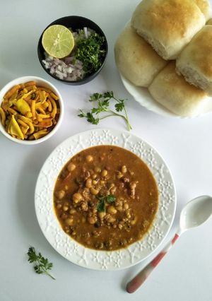 A picture of Misal Paav.
