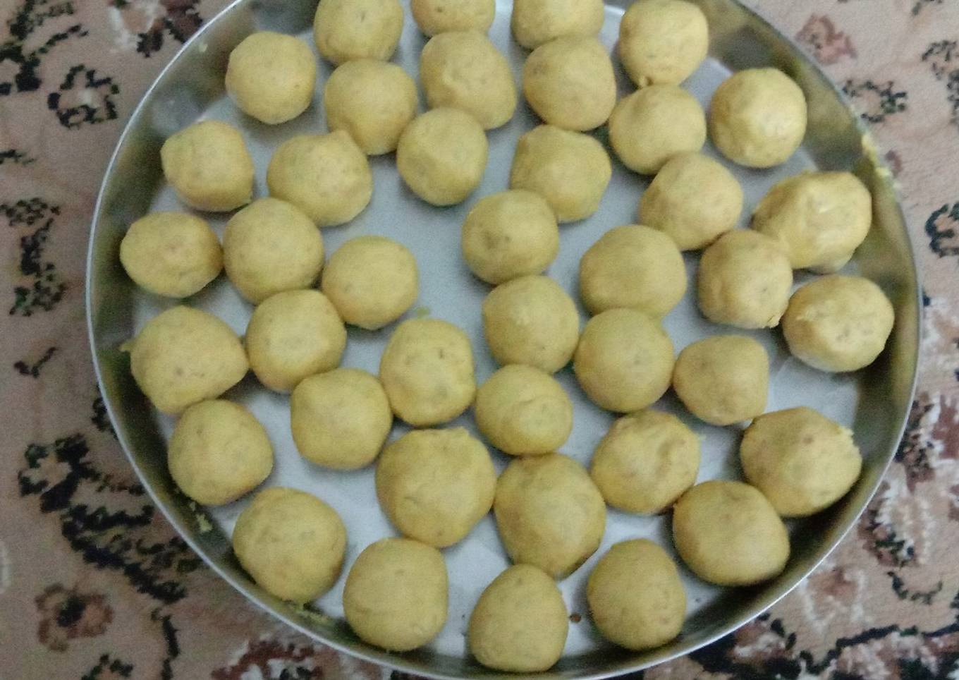 Besan laddu