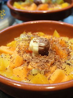 Una foto de Yogurt con melón, kiwi y melocotón
