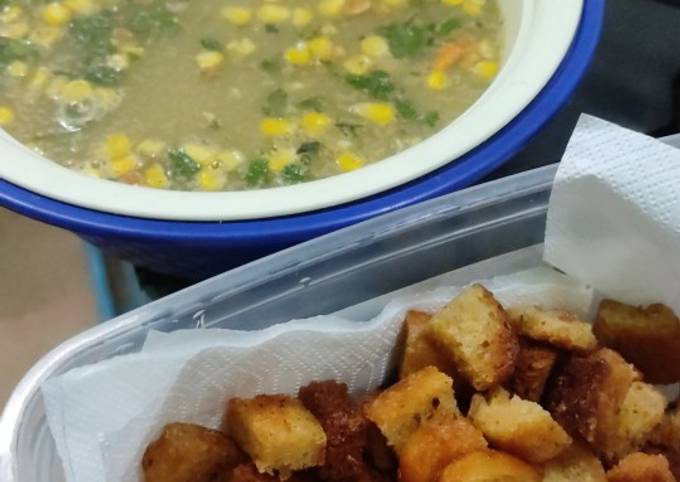 Healthy Vegetable corn soup with bread crumbs