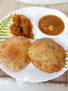 बेड़मी कचौड़ी (Bedmi kachodi recipe in hindi) रेसिपी मुख्य फोटो