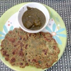 A picture of Lasaniya Bajra rotla.