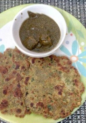 A picture of Lasaniya Bajra rotla.
