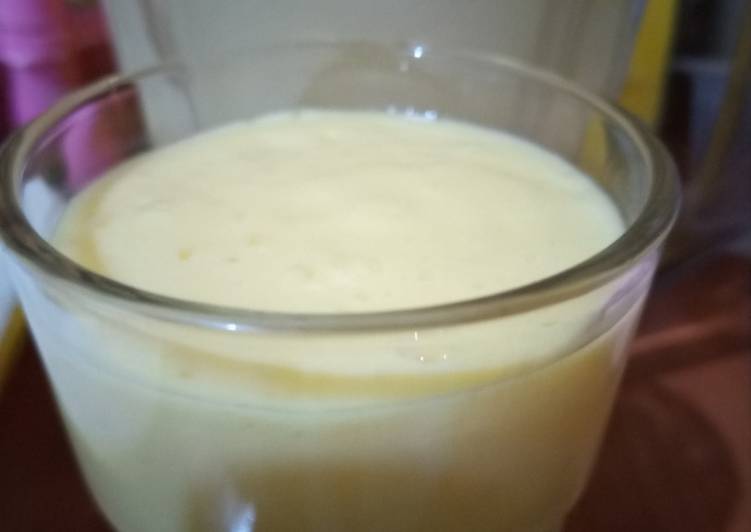 Pineapple banana mango smoothie