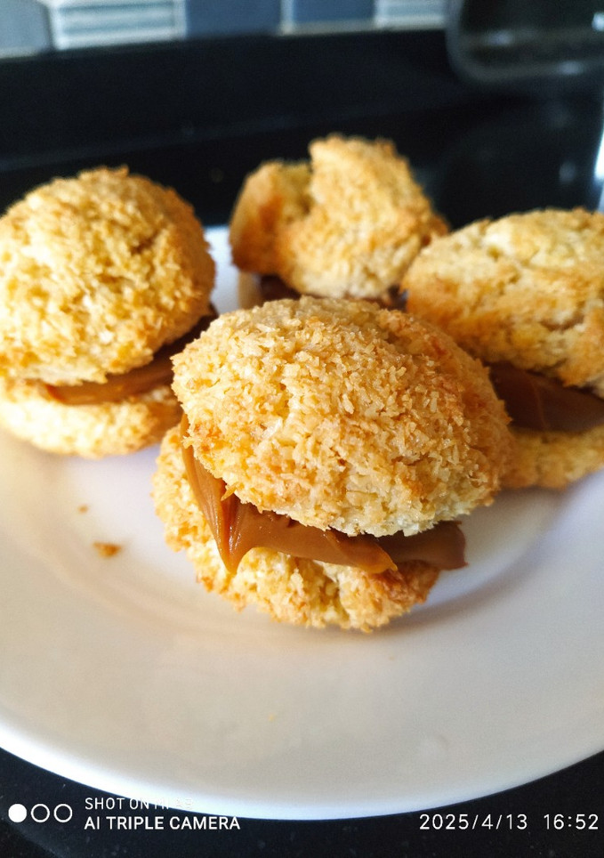 Una foto de Alfajor de coco y galletas de coco