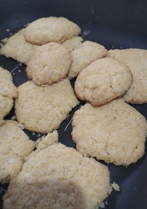 Una foto de Galletitas de polenta, lengüitas!!!