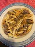 Pasta con crema di patate, salsiccia e noci