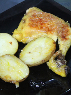 Una foto de Contramuslos de pollo con patatas al grill doble